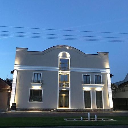 Regal Ballroom Caransebes Ngoại thất bức ảnh