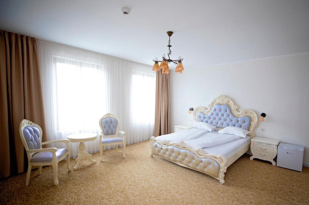 Regal Ballroom Caransebes Ngoại thất bức ảnh