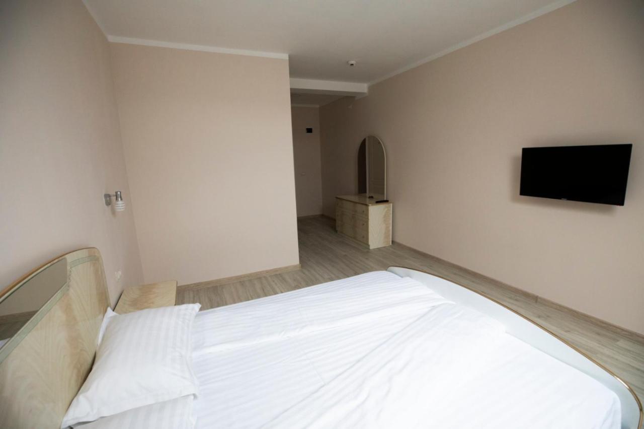 Regal Ballroom Caransebes Ngoại thất bức ảnh