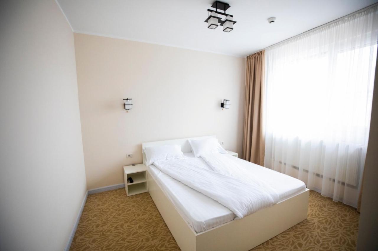 Regal Ballroom Caransebes Ngoại thất bức ảnh