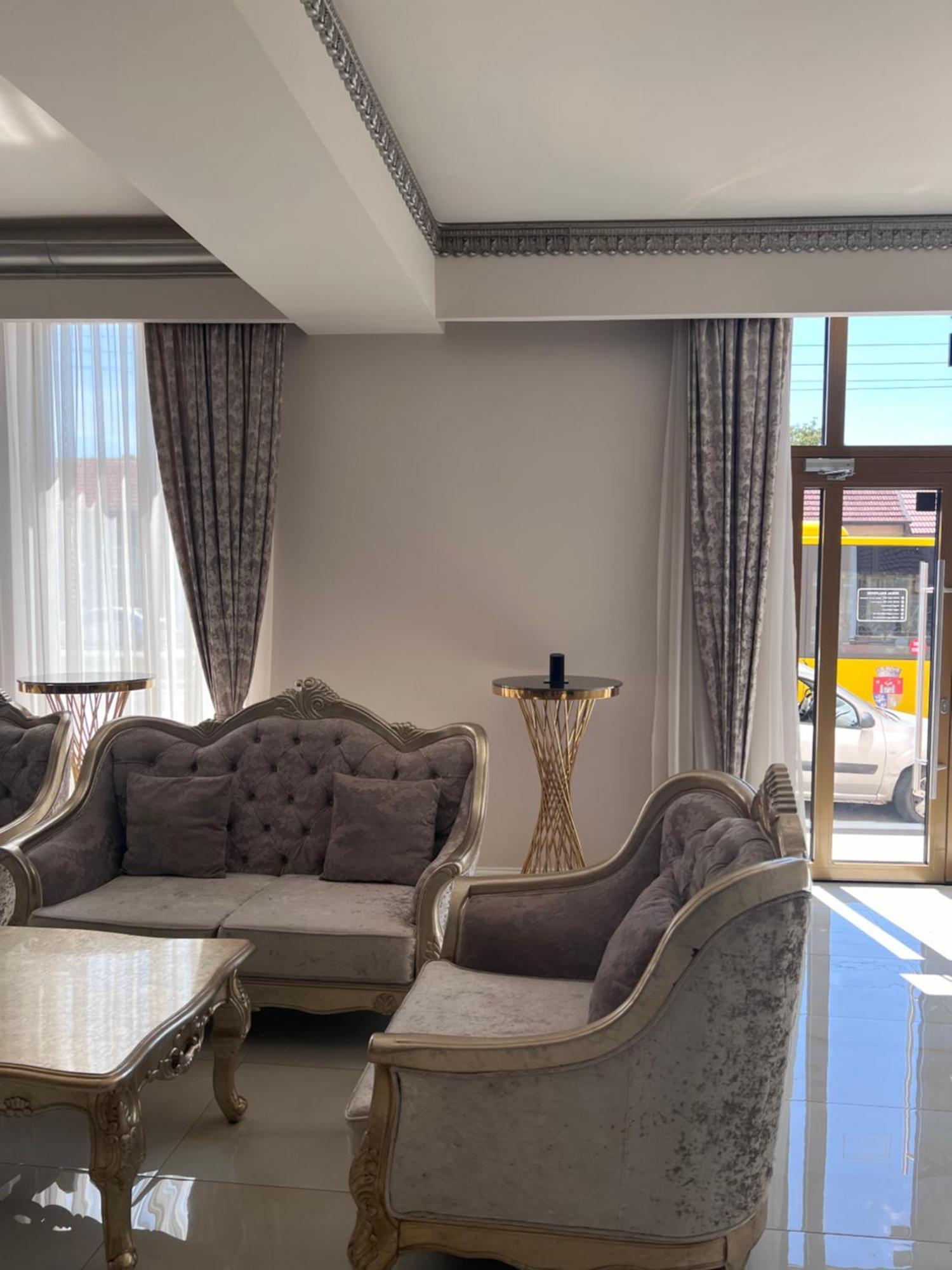 Regal Ballroom Caransebes Ngoại thất bức ảnh