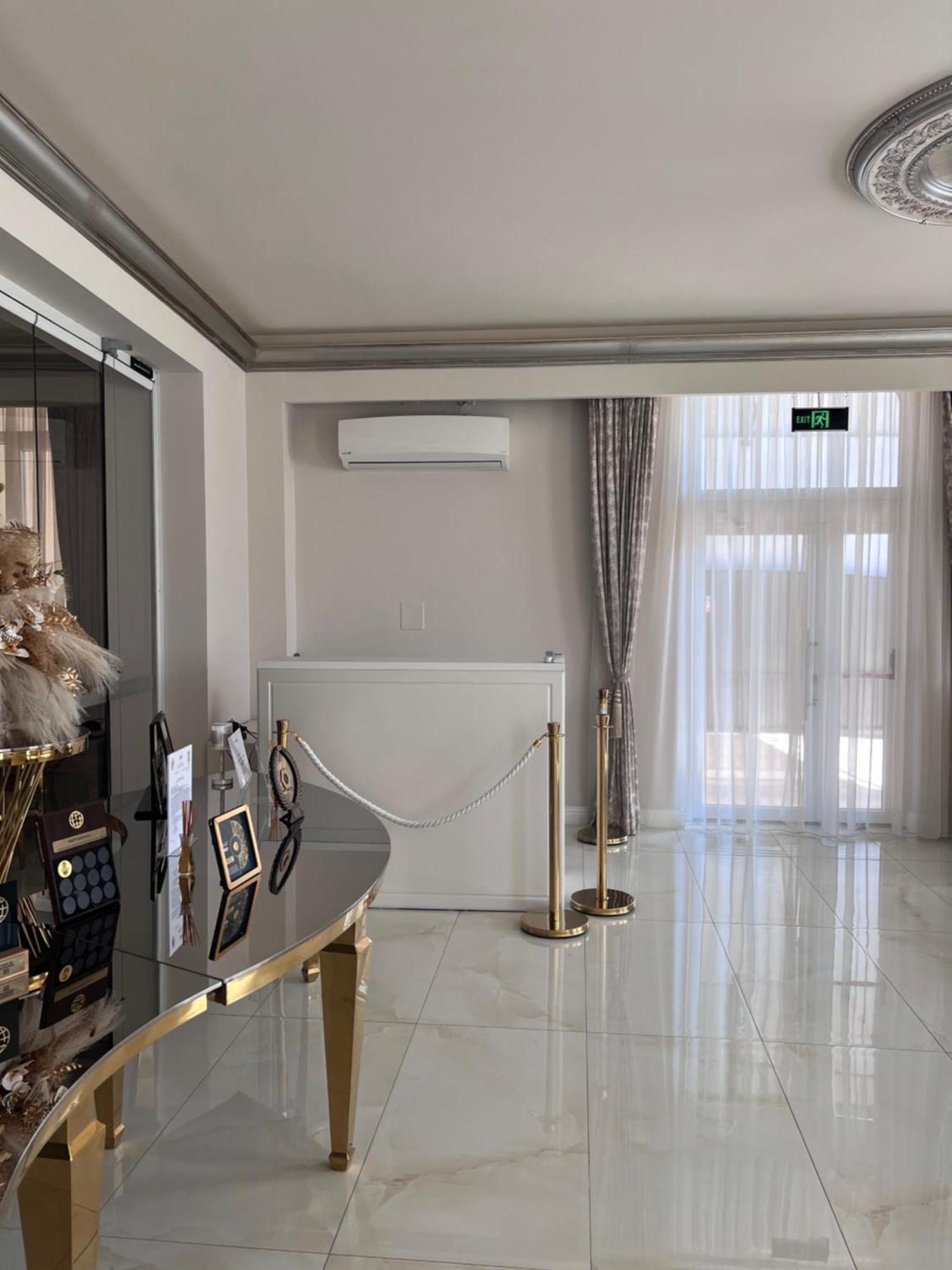 Regal Ballroom Caransebes Ngoại thất bức ảnh